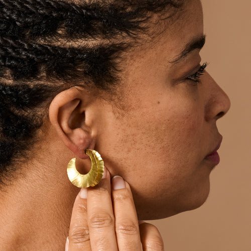 EARRING USHA BRASS RUFFLE POST