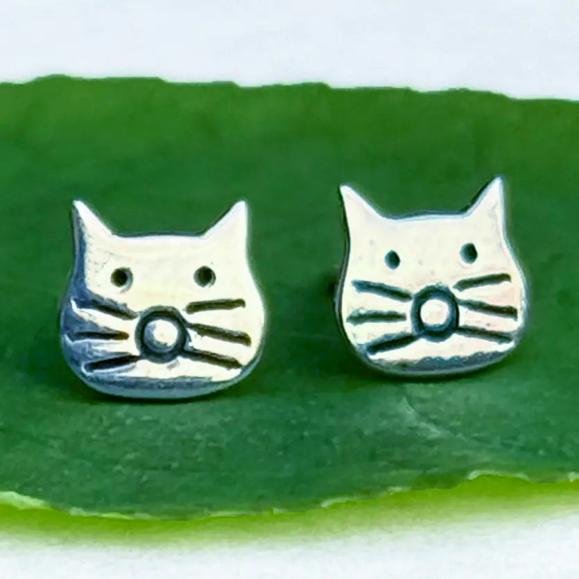 EARRING STUD TINY CAT FACE SILVER