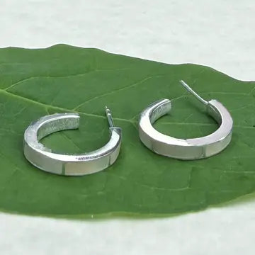 EARRING INLAY HUGGIES MOM OF PEARL SILVER