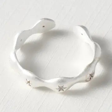 RING CELESTIAL SCALLOPED BAND