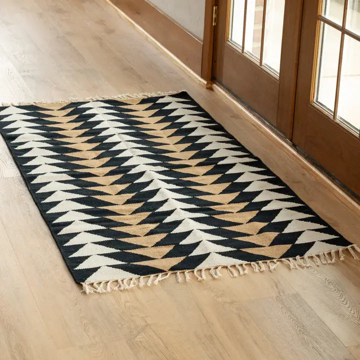 RUG TRIKON TRIBAL PATTERN