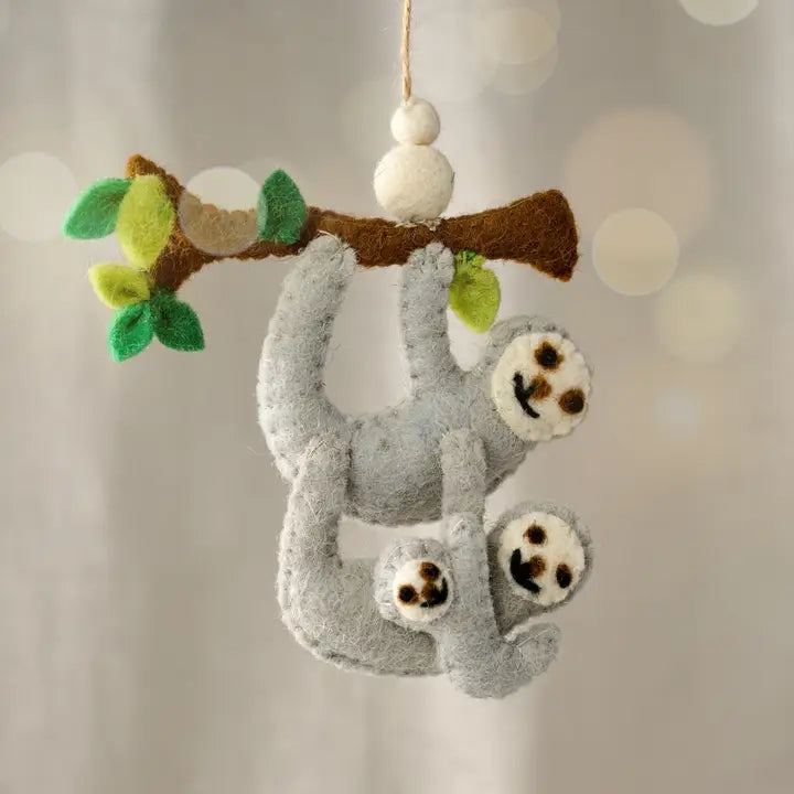 ORNAMENT SHYA SLOTH FAMILY