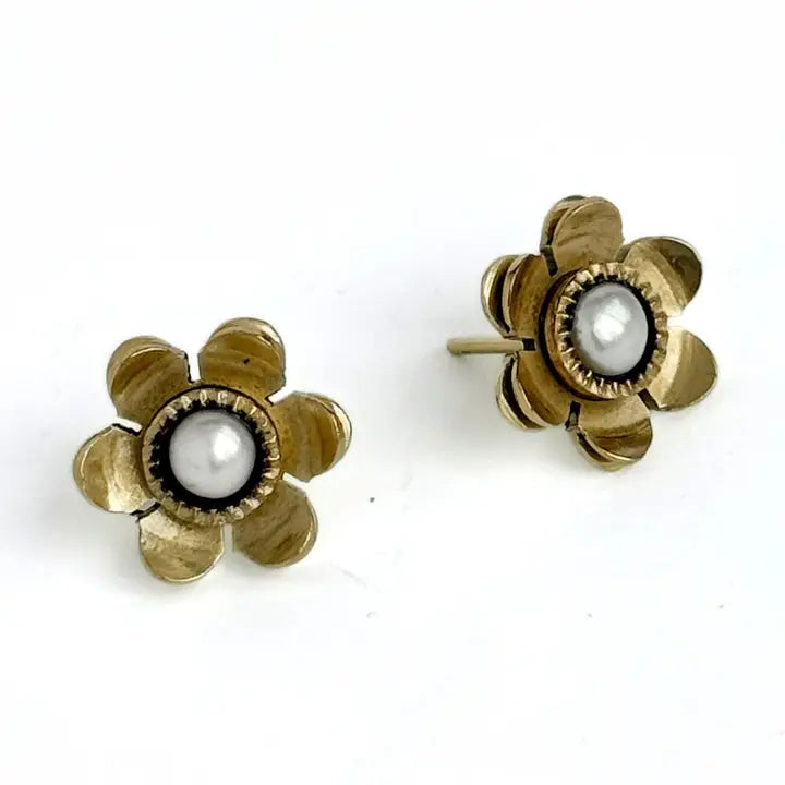 EARRING BLOOM PEARL BRASS STUD