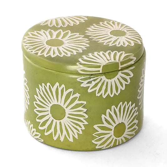BOX RING DAISY MOSS GREEN SOAPSTONE