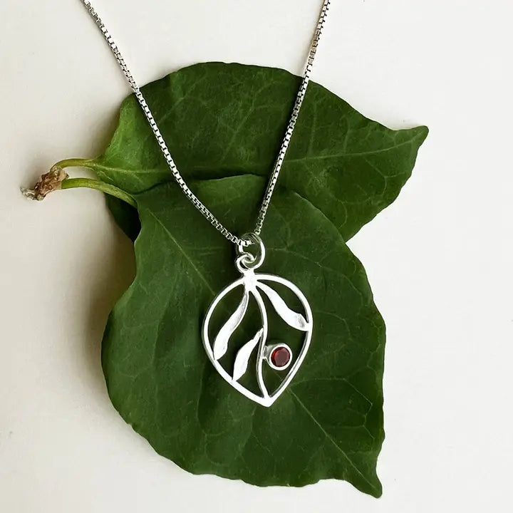 NECKLACE WHISPERING LEAF GARNET